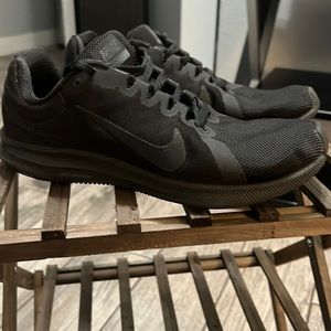 Nike Downshifter 12
Women's Road Running Shoes Black Size 8.5